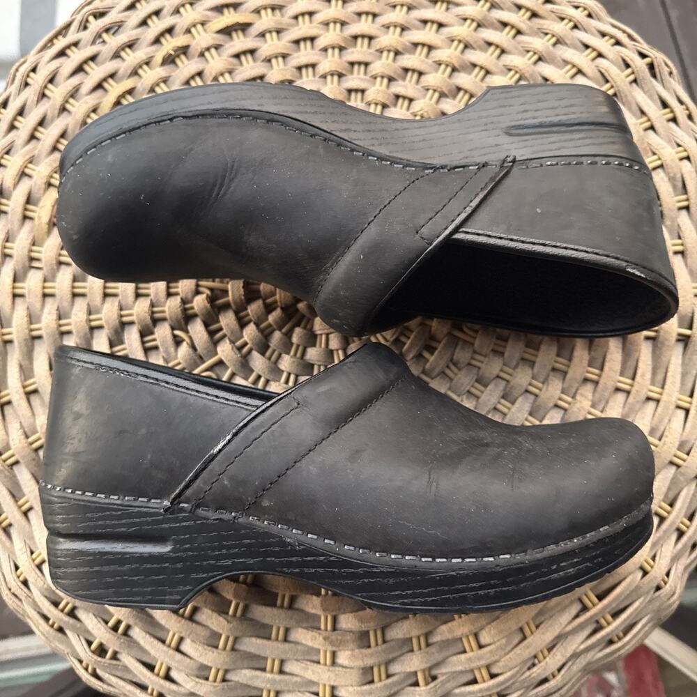 Dansko Women's Shoes Clogs Black Oiled Size 40 Gently Used platform Comfort